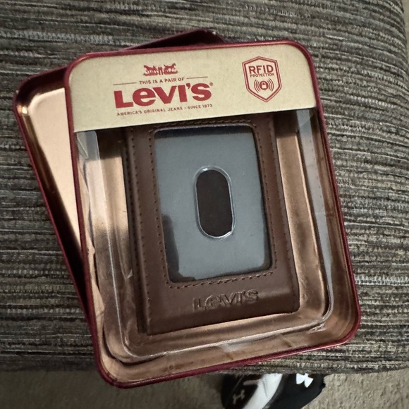Levi’s wallet built in money clip - Picture 2 of 7